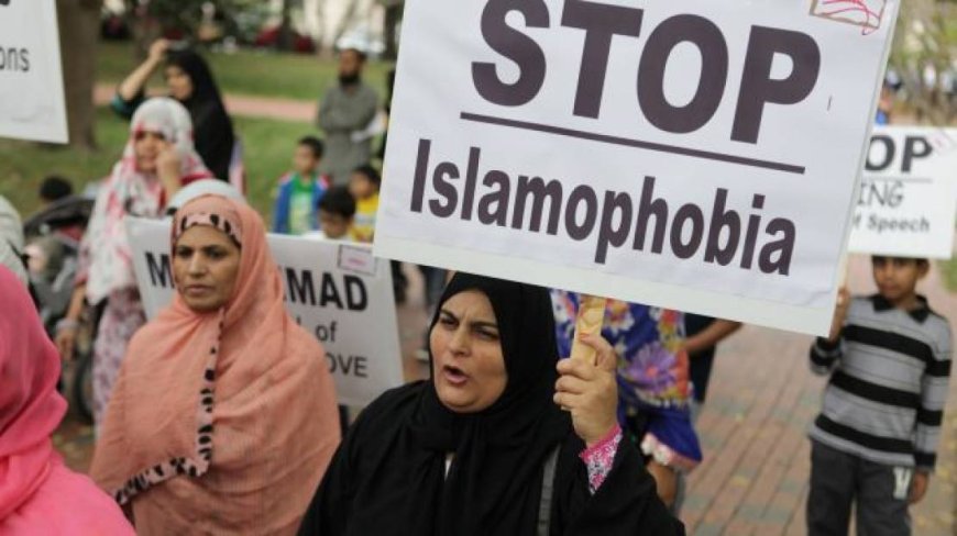 "ميديا بارت": العنصرية خرجت عن حدها ضد المسلمين