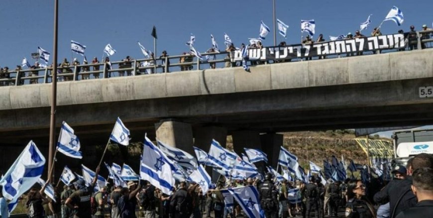 رقعة الاحتجاجات تتسع… جنرالات "إسرائيليون" ينضمون للمطالبة بالإطاحة بنتنياهو