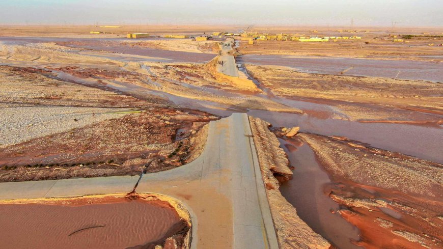 عاصفة دانيال في ليبيا.. مخاطر صحية وبيئية تحدق بالناجين في درنة