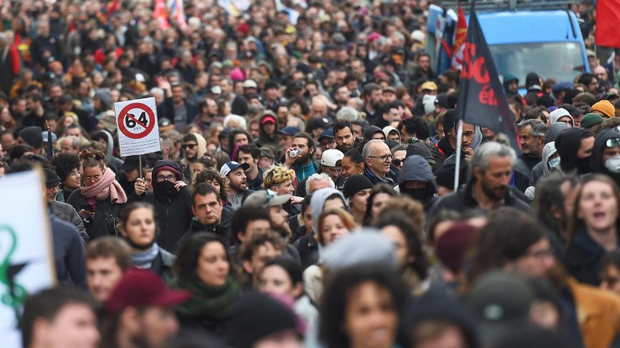عشرات الآلاف يحتجون في فرنسا على عنف الشرطة