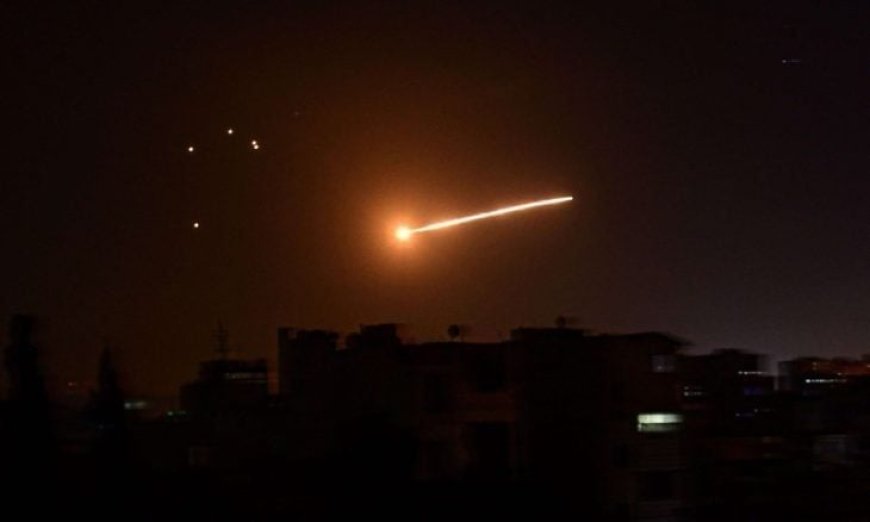غارات إسرائيلية تستهدف قاعدة الشعيرات الجوية ومحيط حمص