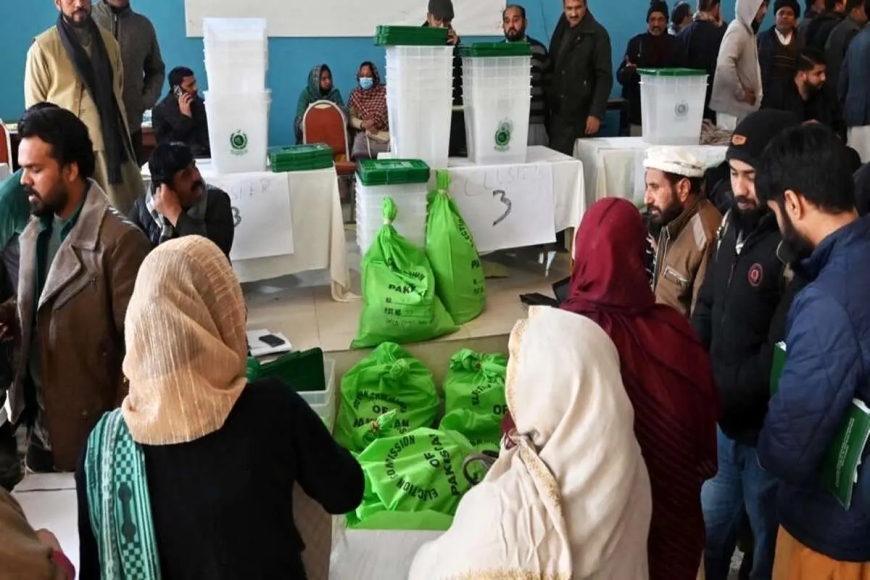 مرشحو عمران خان يسجلون تقدما ملحوظا بانتخابات باكستان حسب نتائج أولية