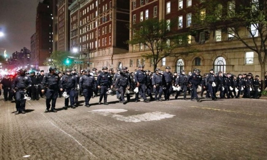 المئات من ضباط شرطة نيويورك يقتحمون جامعة كولومبيا لتفكيك المخيمات التضامنية مع فلسطين