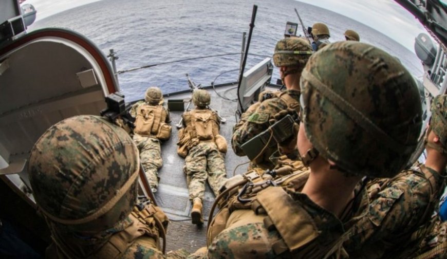 مارين تايمز: مشاة البحرية الأمريكية يتعلمون من تكتيكات اليمنيين في البحر الأحمر