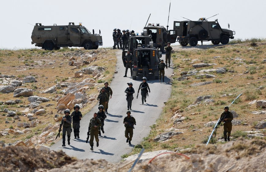 قوات الاحتلال تعتقل امرأة و 14 فلسطيني في الضفة الغربية