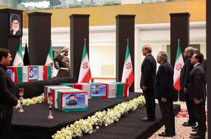 مسؤولون من 68 دولة يقدمون التحية الى جثمان الرئيس الشهید الإيراني