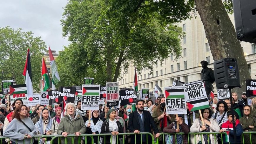 مظاهرة حاشدة أمام مقر الحكومة البريطانية احتجاجا على مجزرة رفح