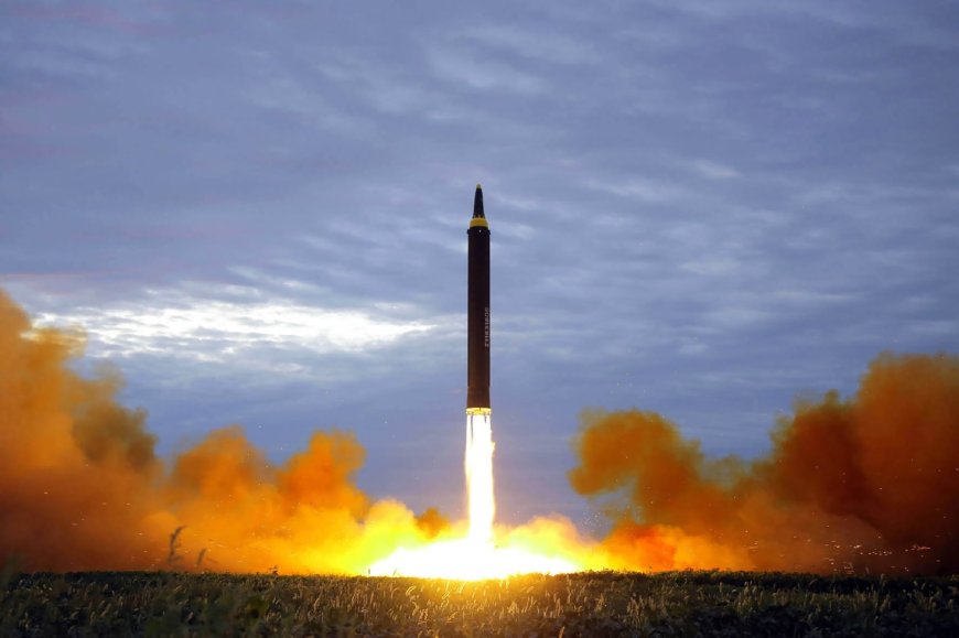 يحمل رأساً حربياً عملاقاً.. كوريا الشمالية تطلق صاروخاً باليستياً جديداً